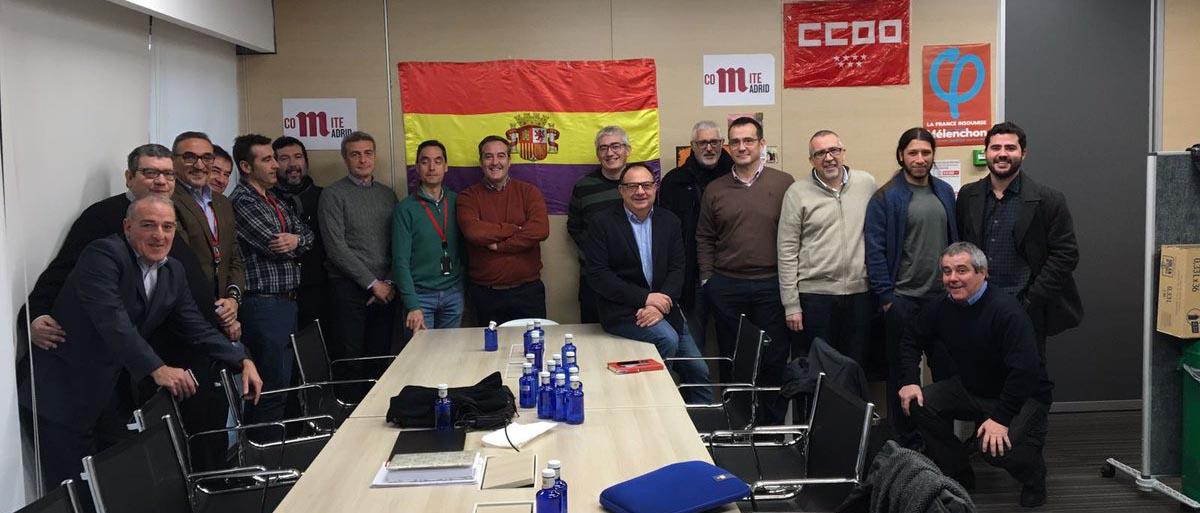 En el centro de la imagen, el secretario general de CCOO de Industria junto a los compaeros del sindicato en Mahou San Miquel