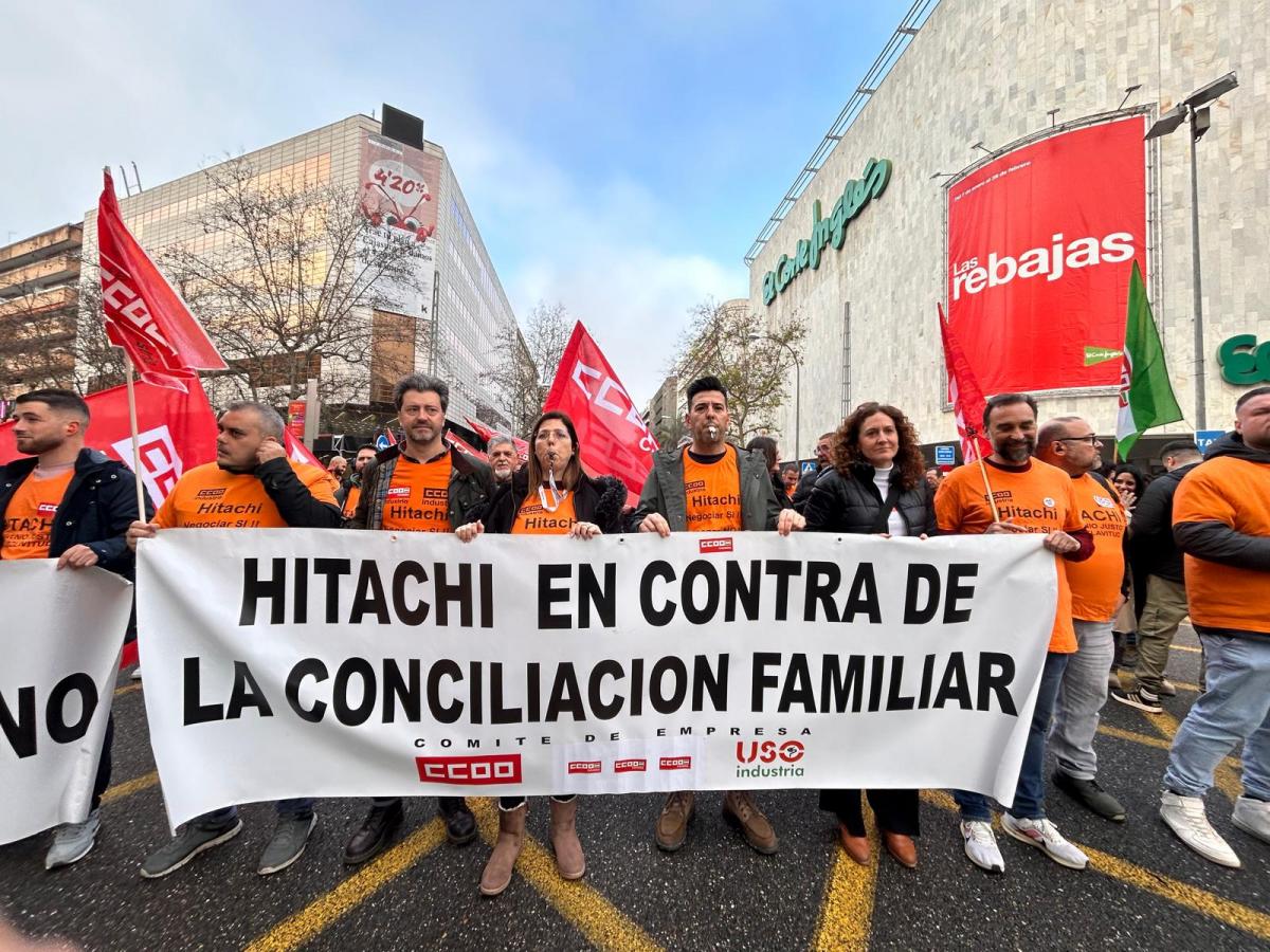 Secretaria General CCOO de Andalucía Nuria López y el Secretario General CCOO Industria Córdoba Agustin Jiménez  por centro de Córdoba apoyando a los trabajadores de Hitachi Energy.