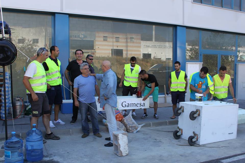 Al cumplirse un mes de la acampada, visitaron a los despedidos un grupo de dirigentes sindicales