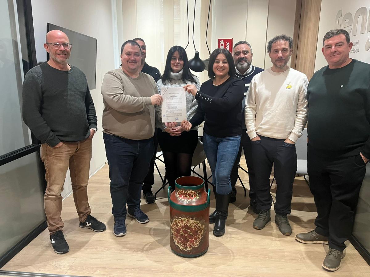 Negociadores y negociadoras de CCOO tras la firma del convenio