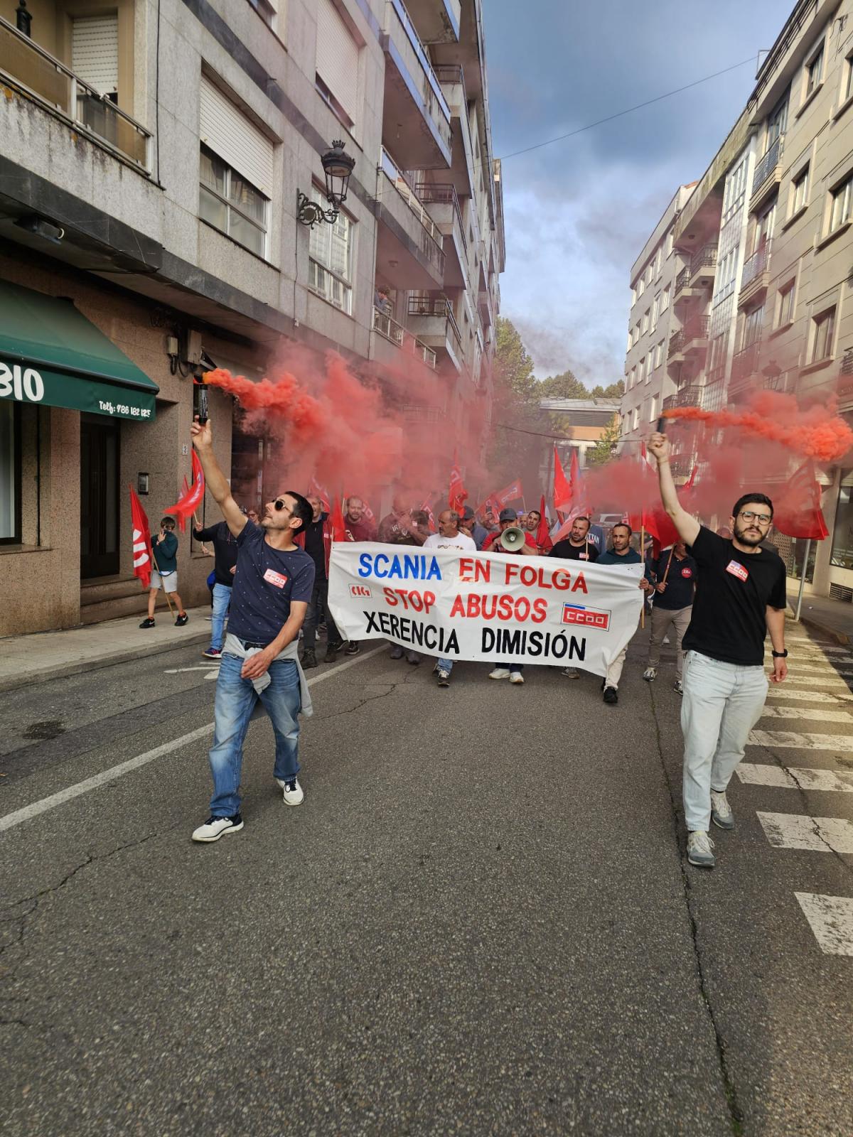 Traballadores de Scania durante as movilizacions