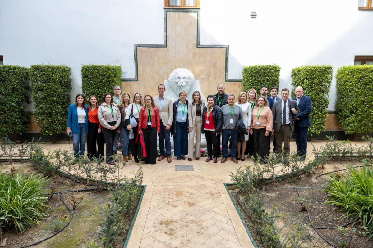 Grupo politico PSOE con el secret. general industria CCOO de Andalucía José Hurtado y secret. general industria de CCOO Almería Máximo Arévalo.