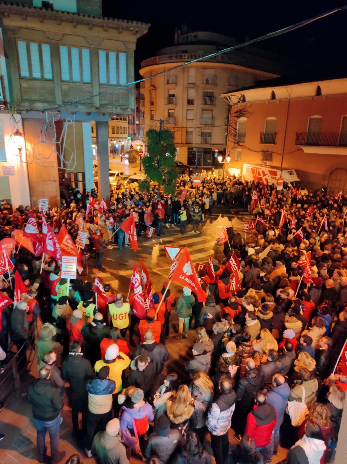 Ayuntamiento de Arnedo , al finalizar la manifestación "Salario o Conflicto" del sector del calzado.