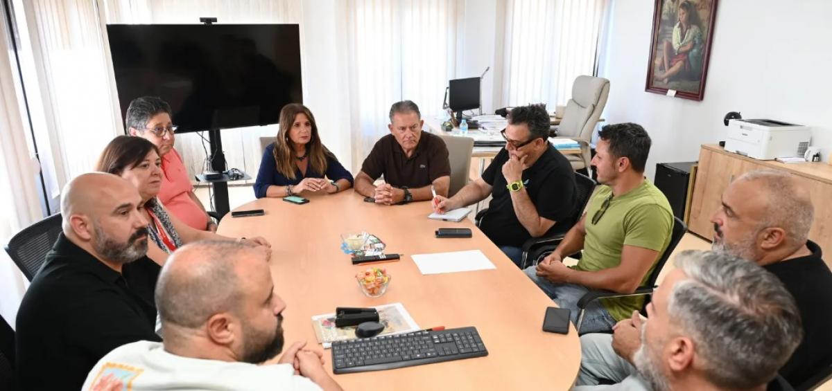 Reunión con Alcadesa de Linares Auxi de Olmo ,CCOO industria Jaén S.G. Teresa Perez y Comite de los trabajadores CCOO