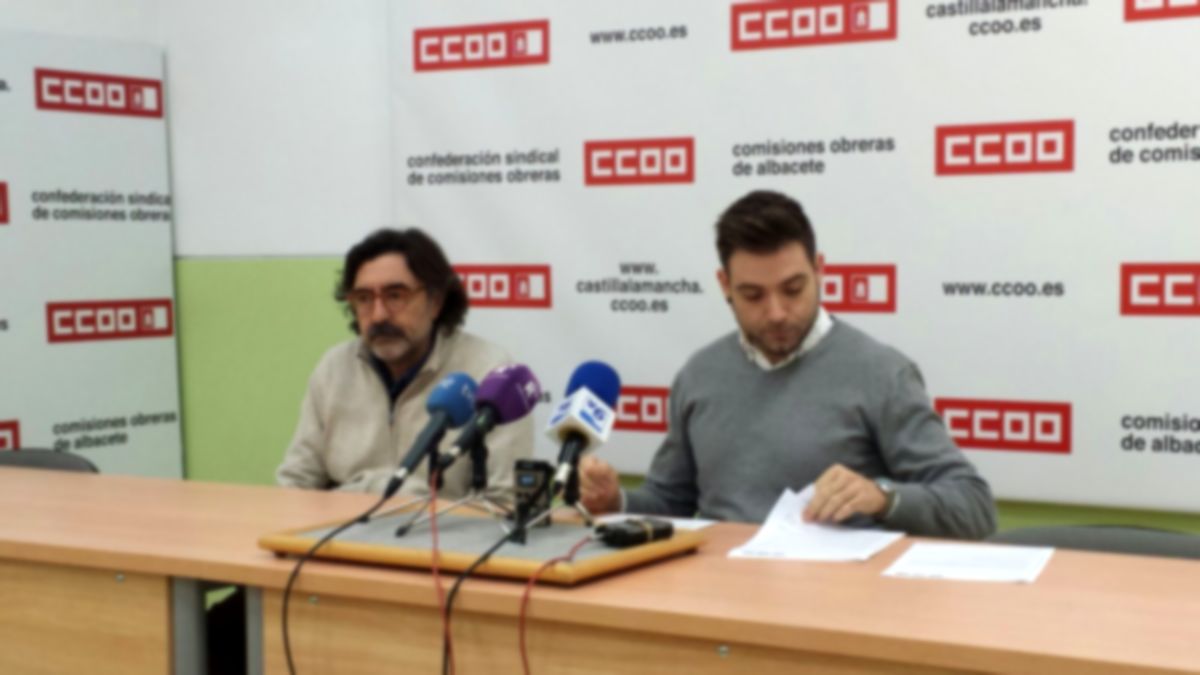 Imagen de la rueda de prensa de Juan Cuevas y Gonzalo Aparicio. 