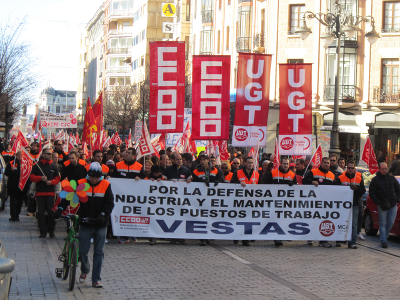 Cientos de manifestantes reclaman a Vestas que busque soluciones alternativas al despido