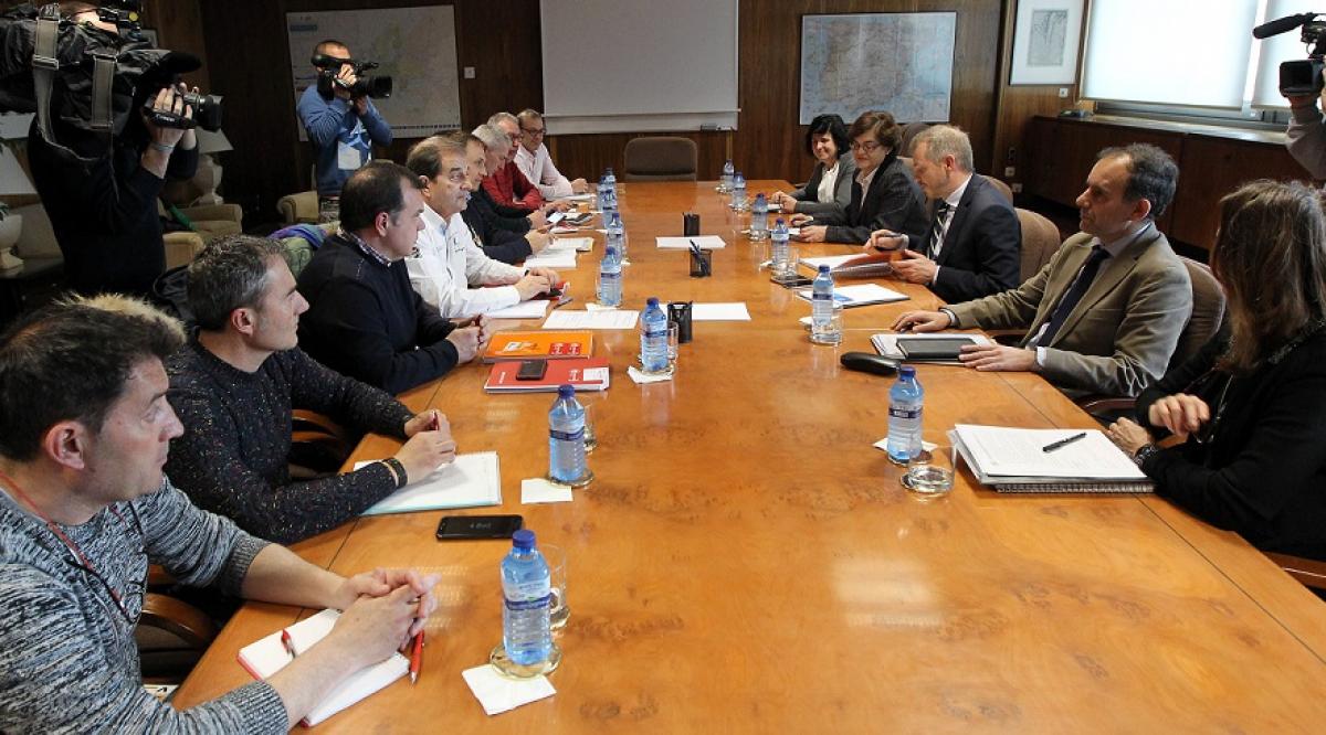 Un momento de la reunin de los sindicatos con el secretario de Estado de Energa