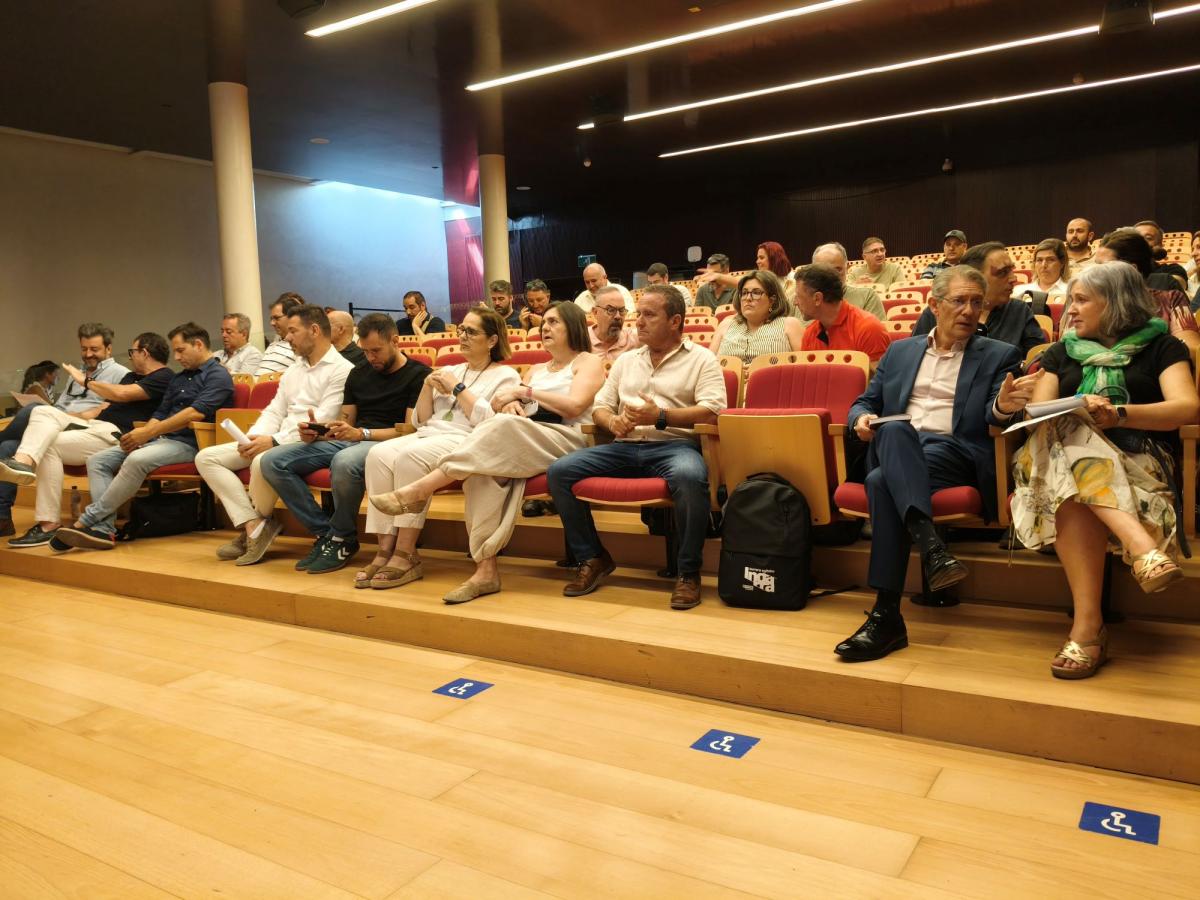 Imagen de los asistentes a las Jornadas sobre el sector de la defensa y el futuro industrial.