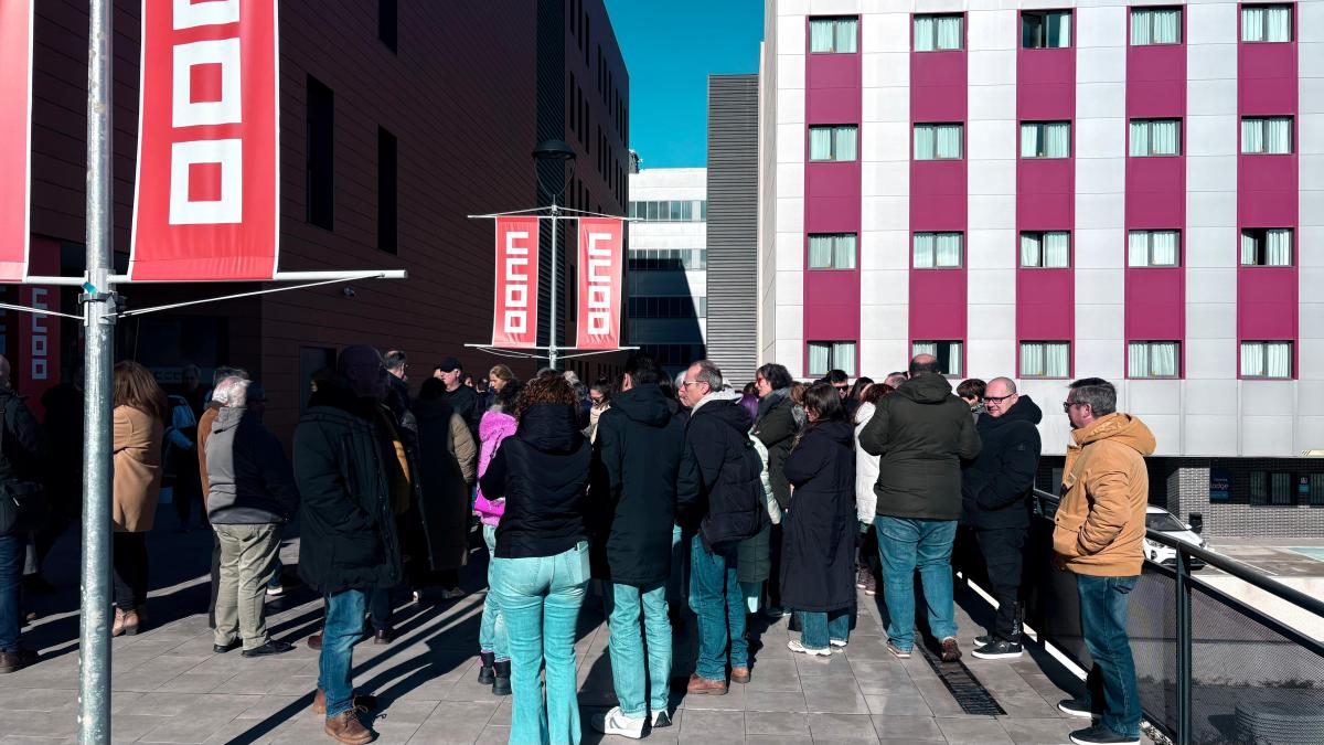 Minuto de silencio en la sede de las federaciones estatales de CCOO