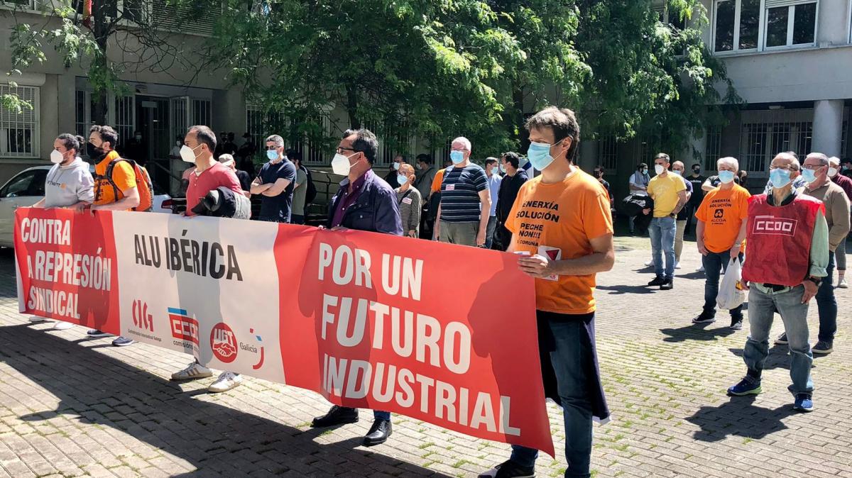 Concentracin do persoal de Alu Ibrica esixindo un futuro industrial na planta da Corua (20/5/2021)