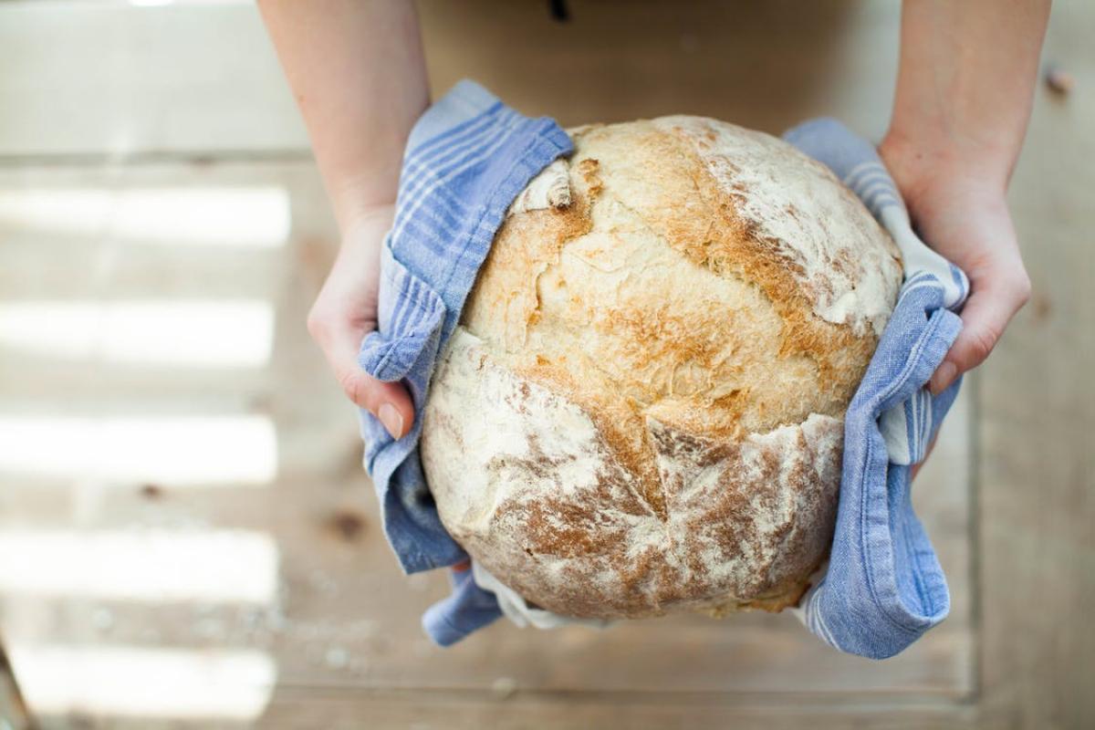 Imagen de un pan elaborado con harina (de Pexels)
