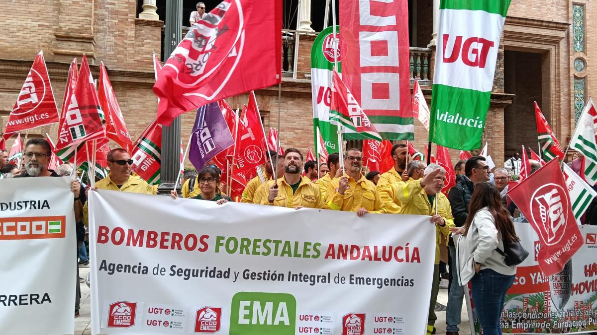 Personas trabajadoras de Agencia de Seguridad y Gestión Integral de Emergencias de Andalucía (EMA).